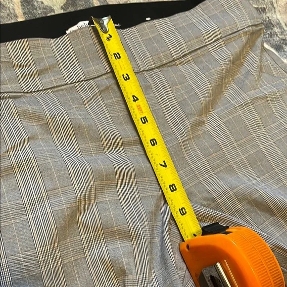 Chic Gray Plaid Women's Cropped Pants - Picture 2 of 6